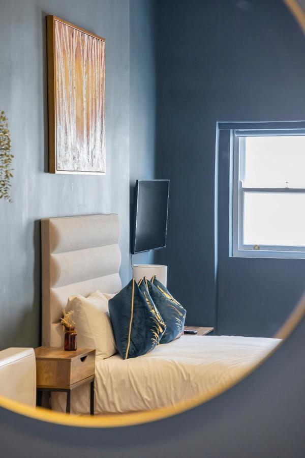 Morden Studio Flat Moments Away From Brighton Seafront Apartment Bagian luar foto